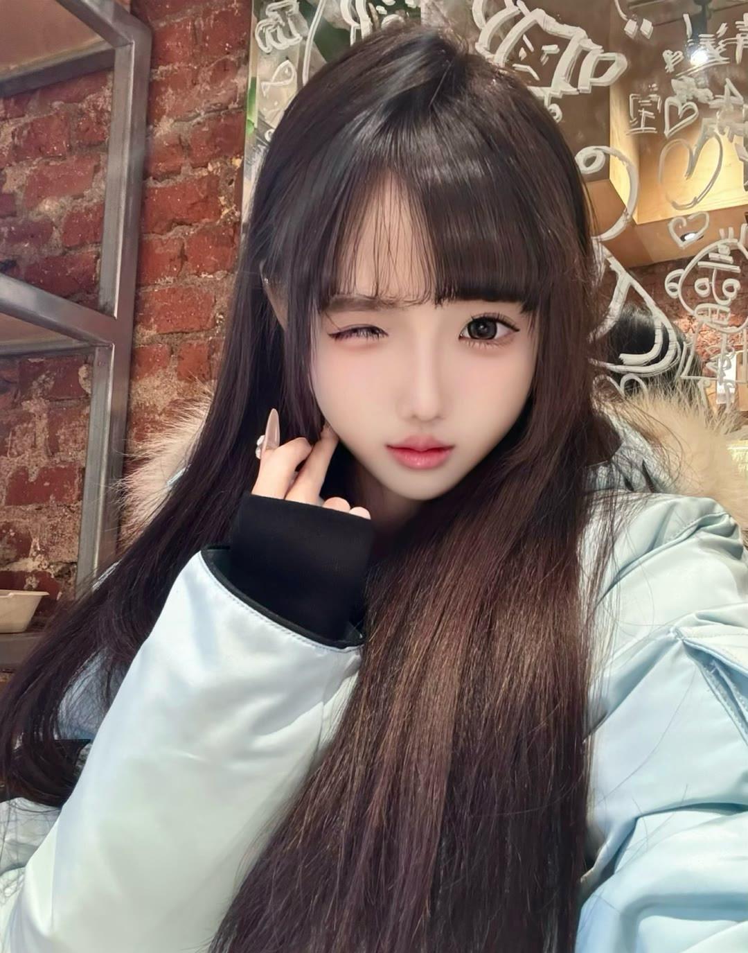 冬日暖阳下的少女，温柔如水，美得令人窒息。🌞💕
俏皮可爱
20岁的女生该怎样