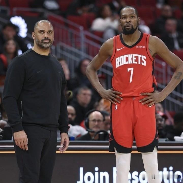 火箭遇胜率超五成强队豪取14胜8负，63.6%胜率稳居西部第一，享称硬仗之王，可