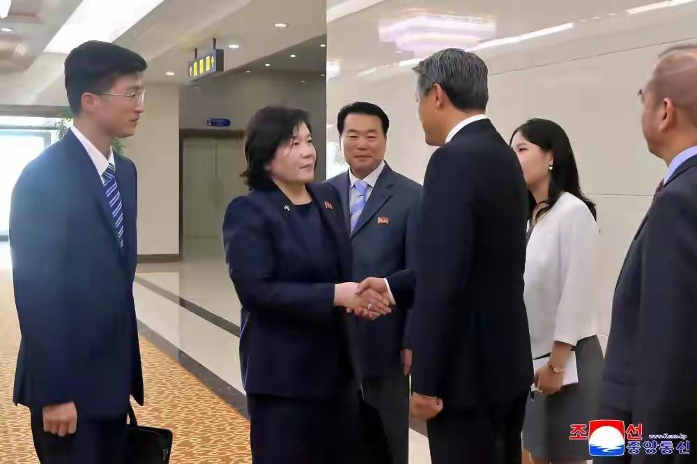 朝鲜外相与中国货机“罕见”同日降落平壤 朝鲜外相崔善姬在9月30号结束了为期四天
