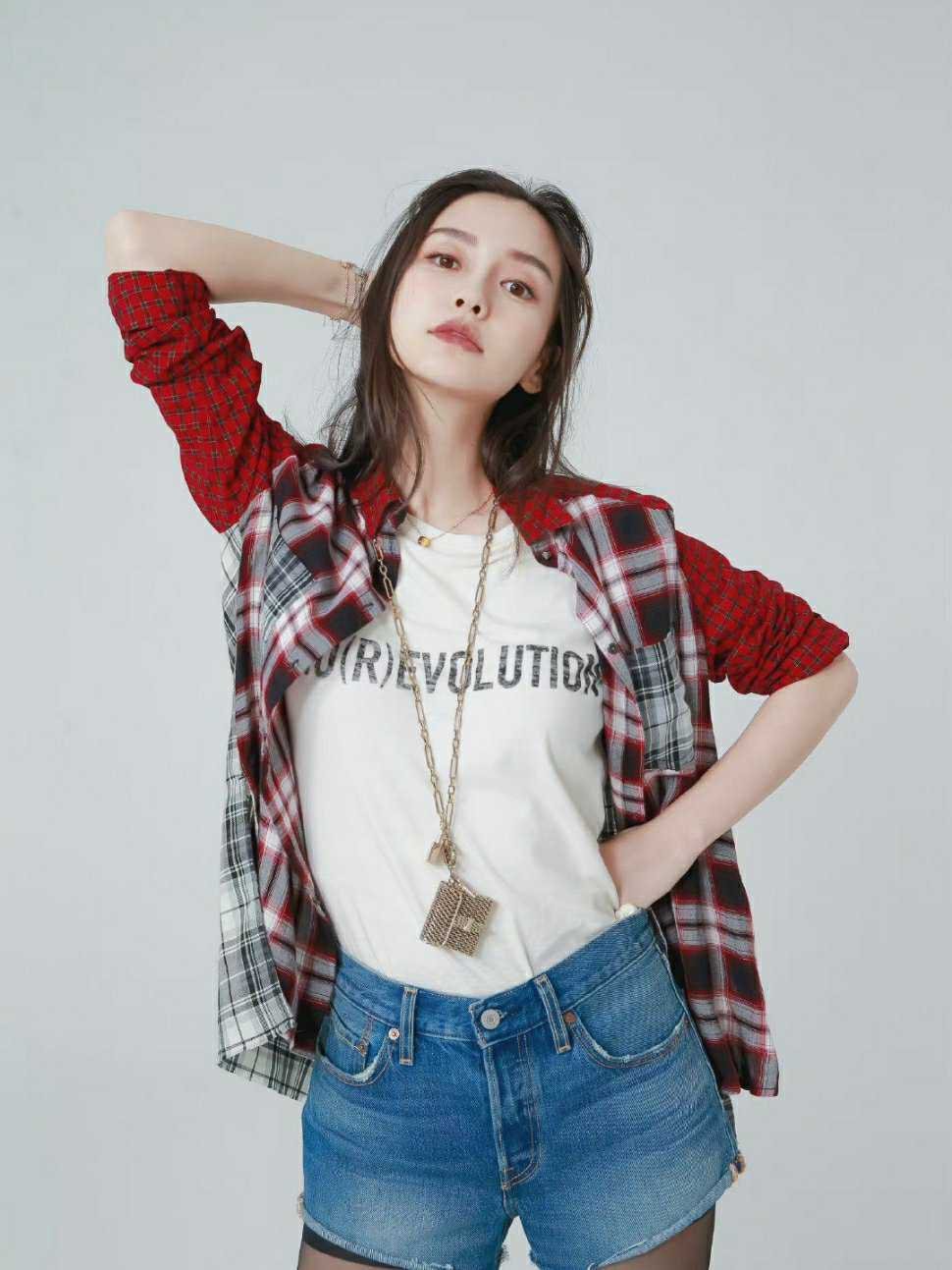 angelababy angelababy “我沿着星河捡着你遗落在月亮旁的浪漫