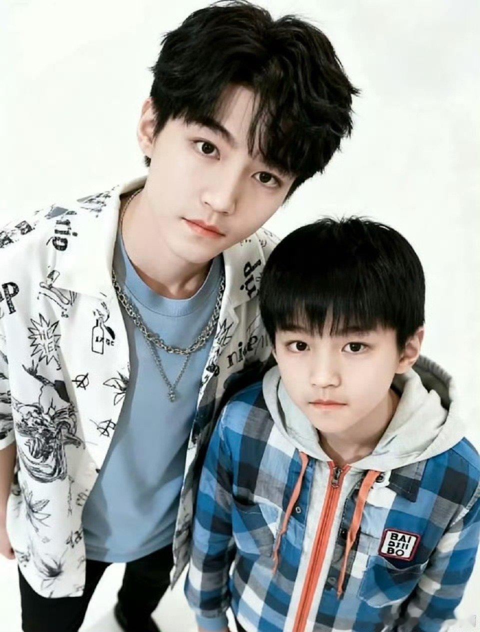 TFBOYS和小时候的自己合照TFBOYS和小时候的自己合照系列好好玩！！！！ 