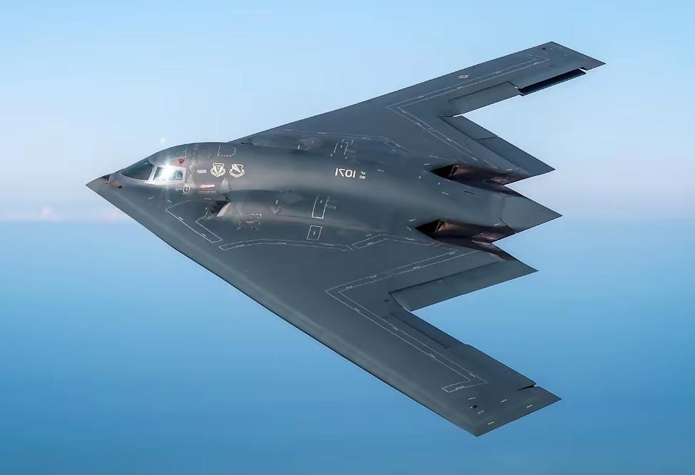 战略轰炸机有什么用?
战略轰炸机的核心作用，简单说就是：远距离、大威力、可重复使