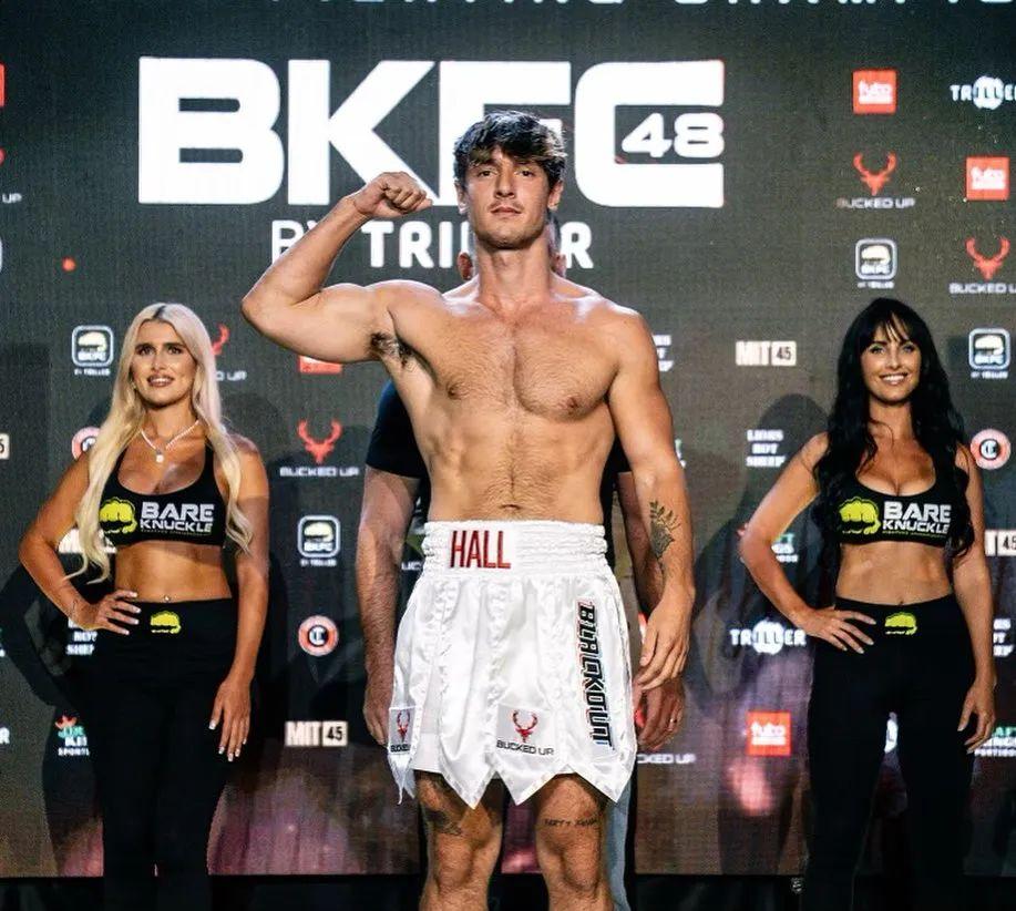 最近，美国马里兰州23岁的 TikTok 男网红 Bryce Hall（布莱斯·