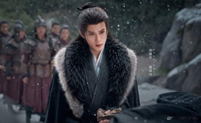 《何不同舟渡》好抓人，檀健次和卢昱晓很搭，古装权谋味更对！