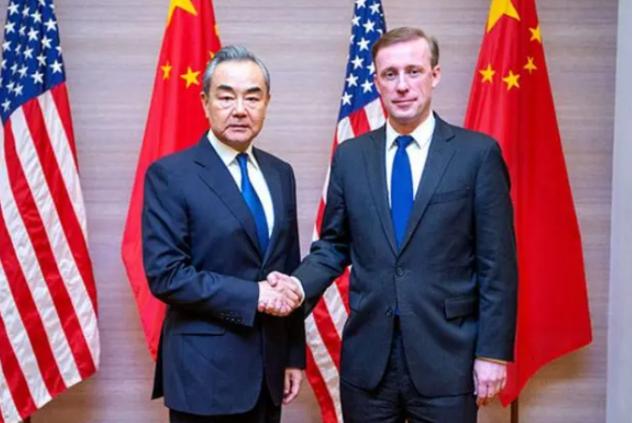 国防部警告后，媒称我4艘军舰永久部署台海，福建营区向金门靠近。
 
中国政府对台