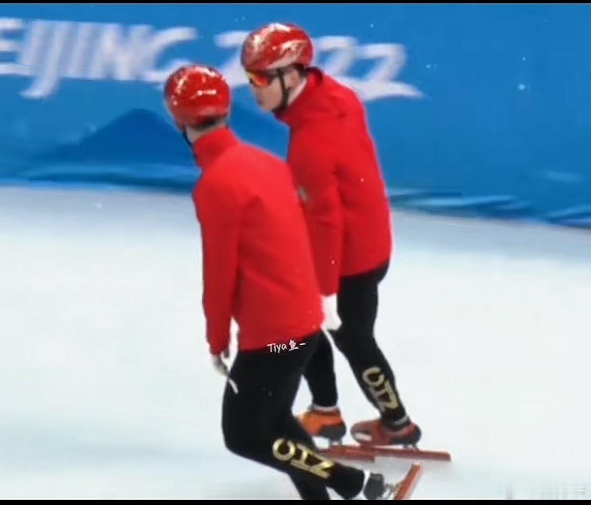 武大靖平昌纪录已经八年了一晃八年过去，武大靖在平昌冬奥会一骑绝尘打破世界纪录的画