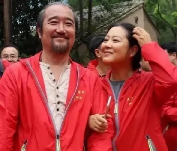 王茜华前夫把AA制玩到骨子里，连买瓶酱油都要记账。
她怀孕那年，男人把账单摊在床