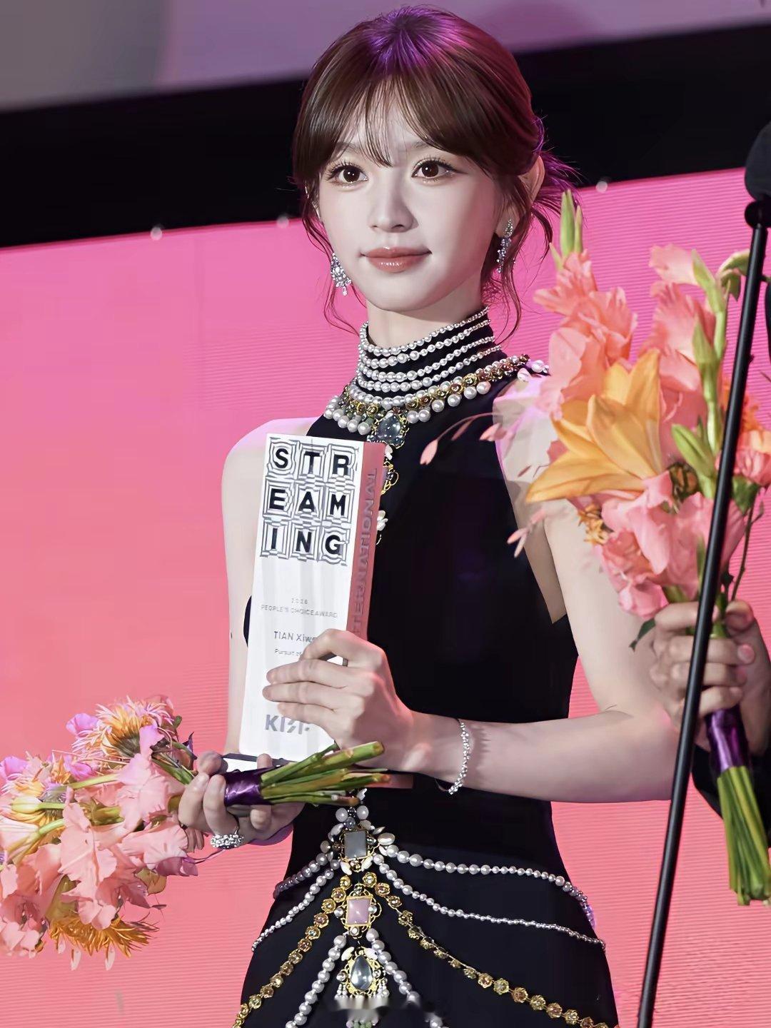 资 本大佬都喜欢田曦薇，不是因为馋她的身子，而是因为，她很稳、干净、能赚钱。现在