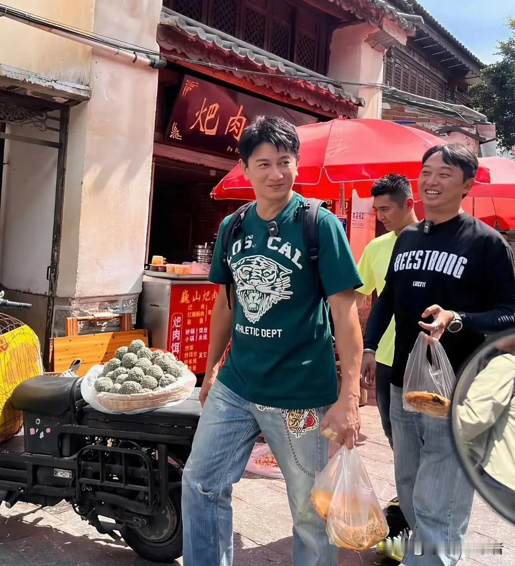 吴奇隆如今真的看不出来比刘诗诗大17岁，看起来又年轻又有活力。
吴奇隆和刘诗诗结