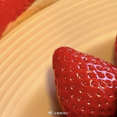 0000草莓🍓的种植方法：一、幼苗：种植草莓前宜选用健康无病、根系发达的优质幼