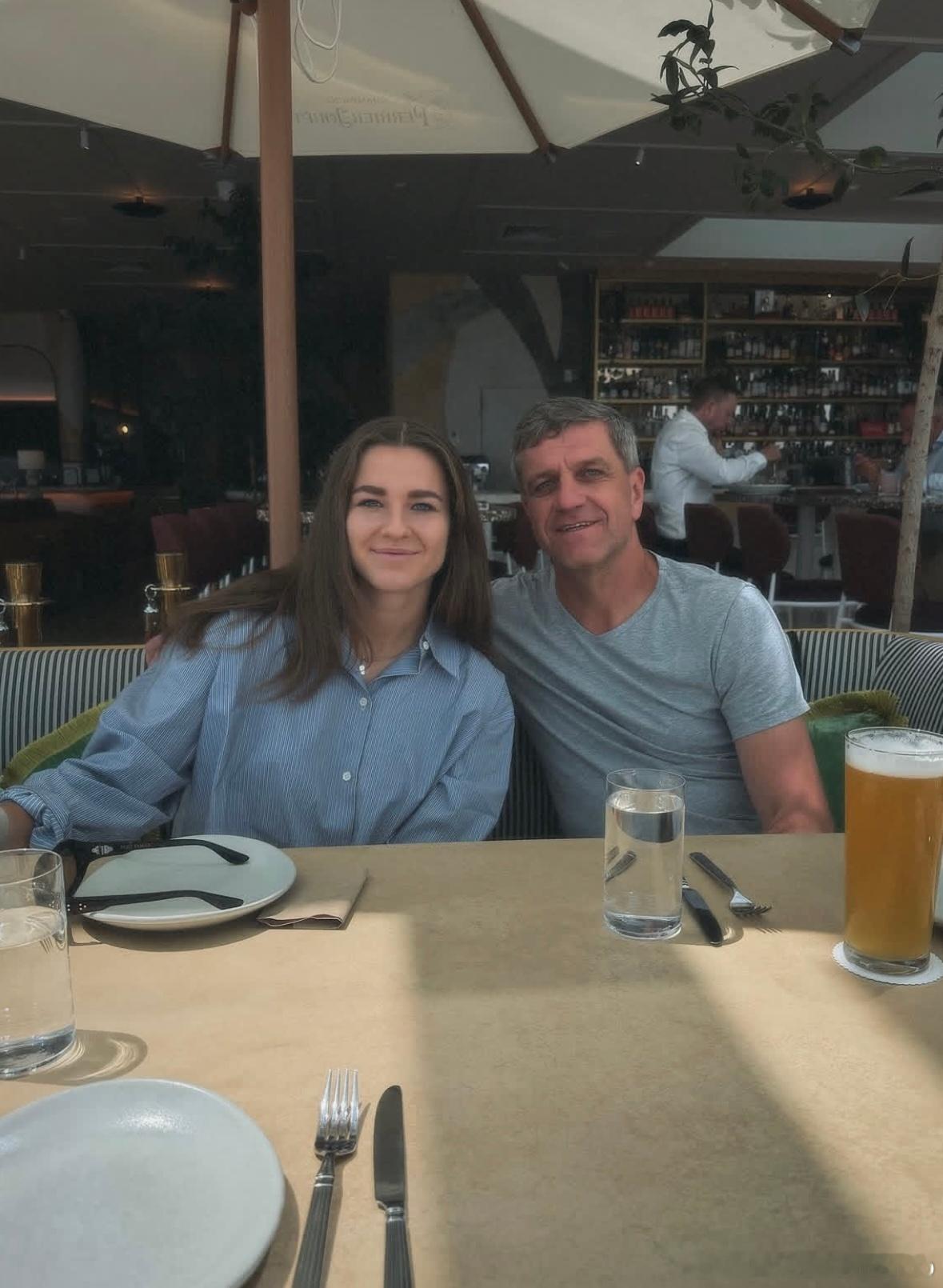 穆霍娃，总结墨尔本澳网2026之行！其中这次是爸爸妈妈第一次一起来澳网现场支持K