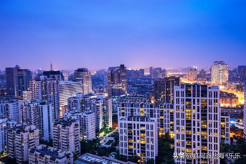 通缩是暂时的，通胀是永恒的。在资本主导的财富分配体系下，劳动性收入注定被资本碾压