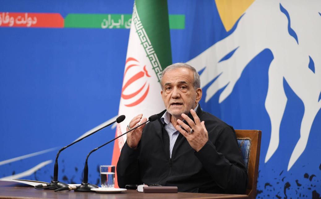 导弹打了89波，双方都没服软，可佩泽希齐扬突然换了一种武器——一封写给美国人民的