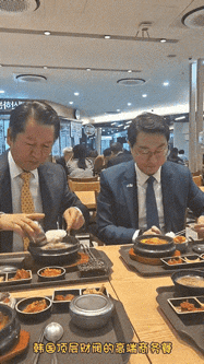 韩国人也就赶上70、80年代全球产业大转移，过上几天好日子，从他们的饮食习惯就知