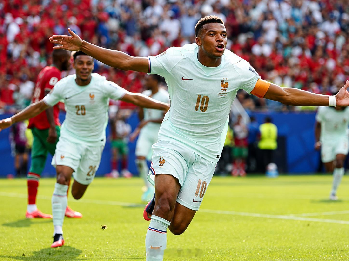 法国2-0淘汰摩洛哥，挺进世界杯四强！🇫🇷上半场，姆巴佩制造点球但遗憾罚失，