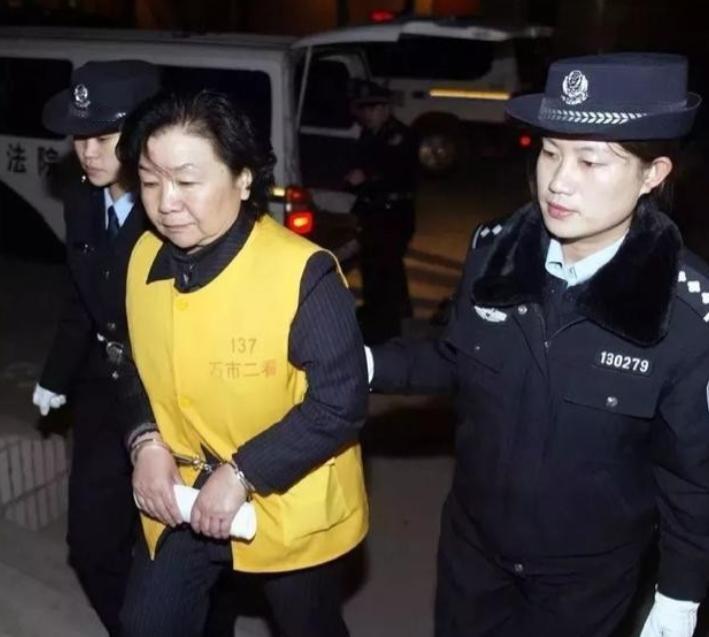 震惊！2014年，原本判无期徒刑的三鹿集团董事长，竟然减刑到18年有期徒刑！只因