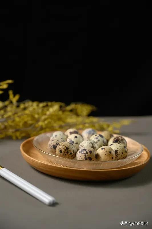 做红烧肉的时候,放啥配菜好吃呢? 做红烧肉，选对配菜超重要！经典的当属土豆，吸满