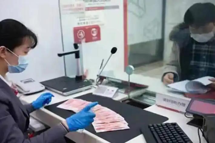 爱把钱存银行的，
这次真的要乐开花了！
因为从 4 月 1 日起，不管你是存还是