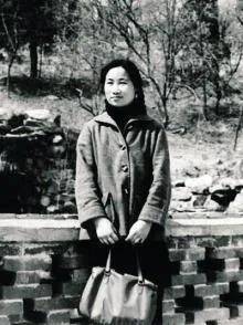 这是中国唯一的诺贝尔奖女得主屠呦呦在北大读书时的照片，虽然他获得了诺贝尔医学奖，