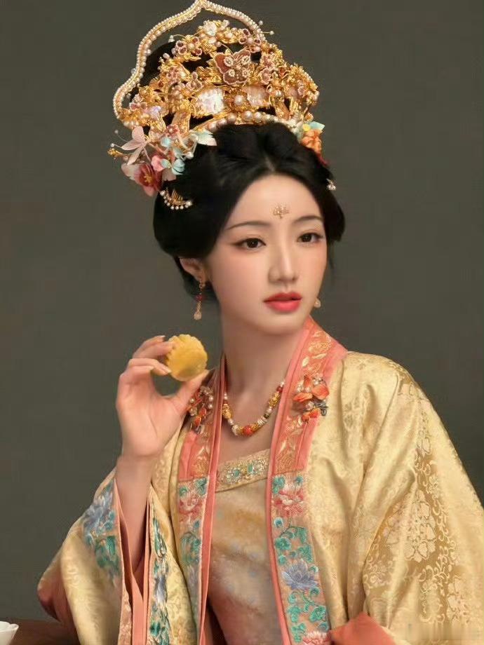 终于等到黄羿上桌了苦尽甘来！黄羿凭《盛世天下》收获高热度，演技在线发挥稳定，两部