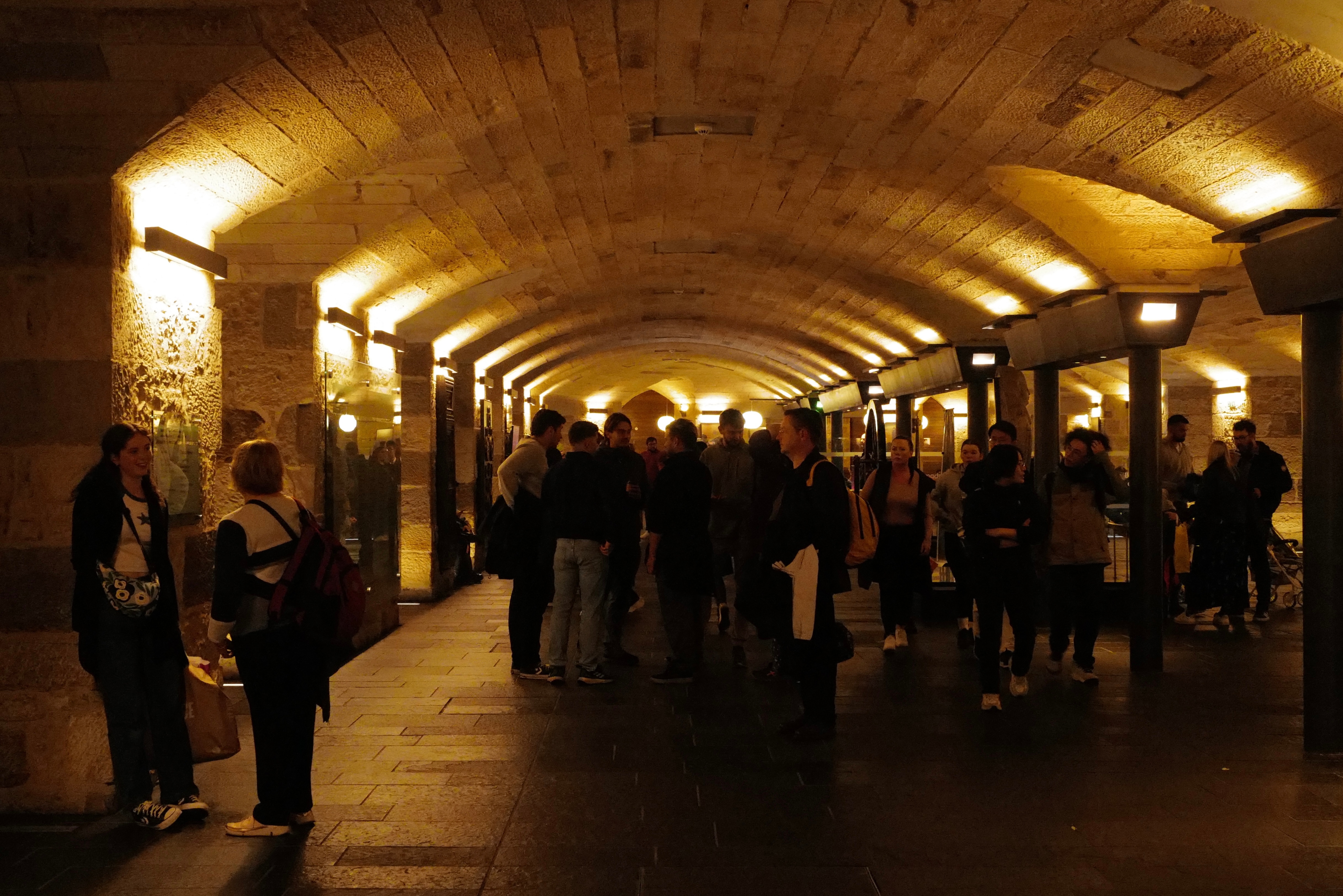 爱丁堡城区商业化程度、游客密度高的让人打寒颤，我觉得最值得一去的是苏格兰国立博物