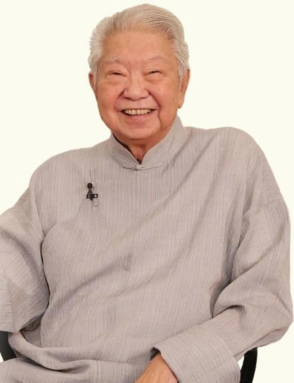 蔡澜说：“什么是低端家庭？你去他们家吃一顿饭就知道了。所谓的低端家庭并不是生活困