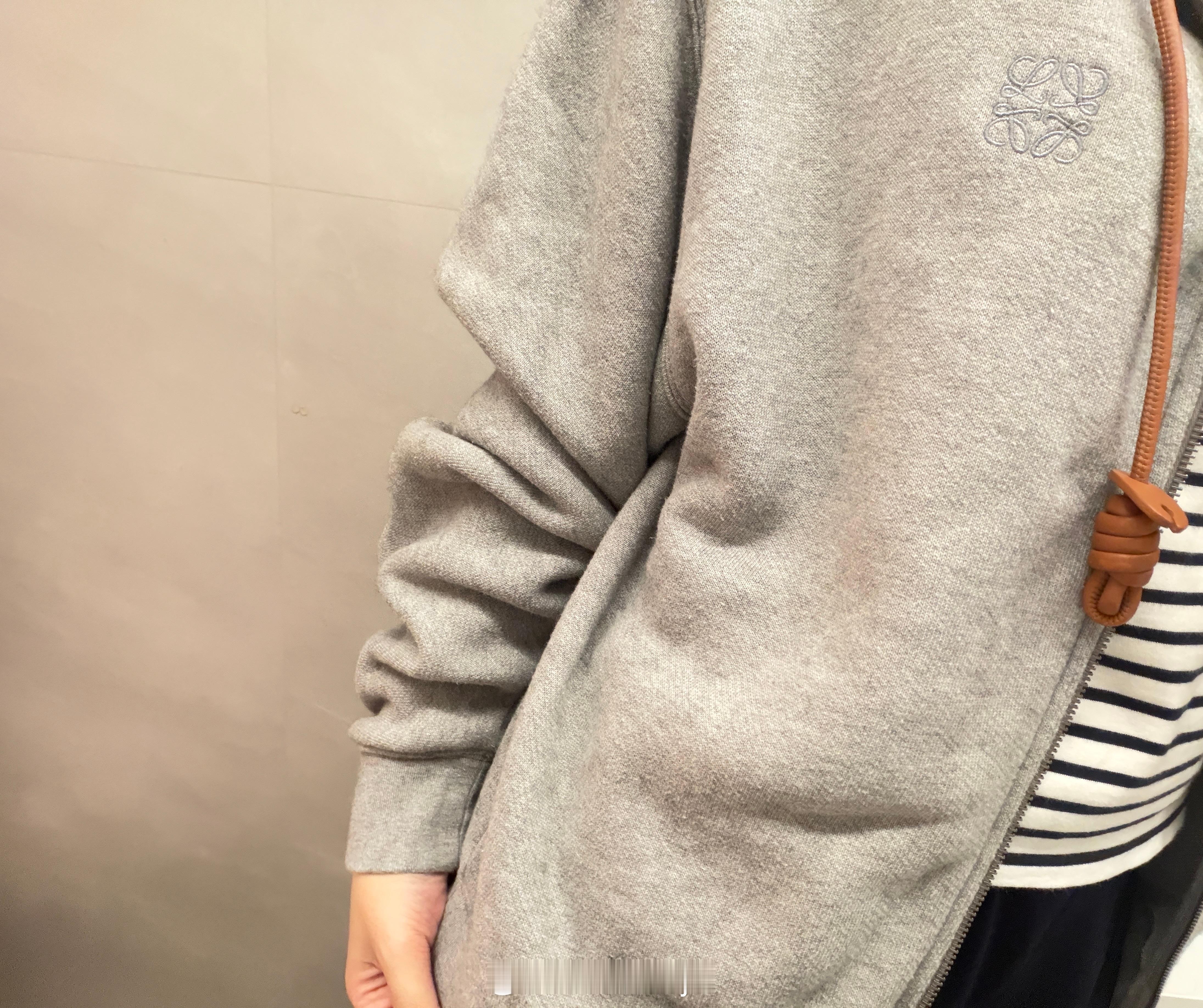 线上购物的坏处：这衣服居然没有兜这合理吗 ​​​