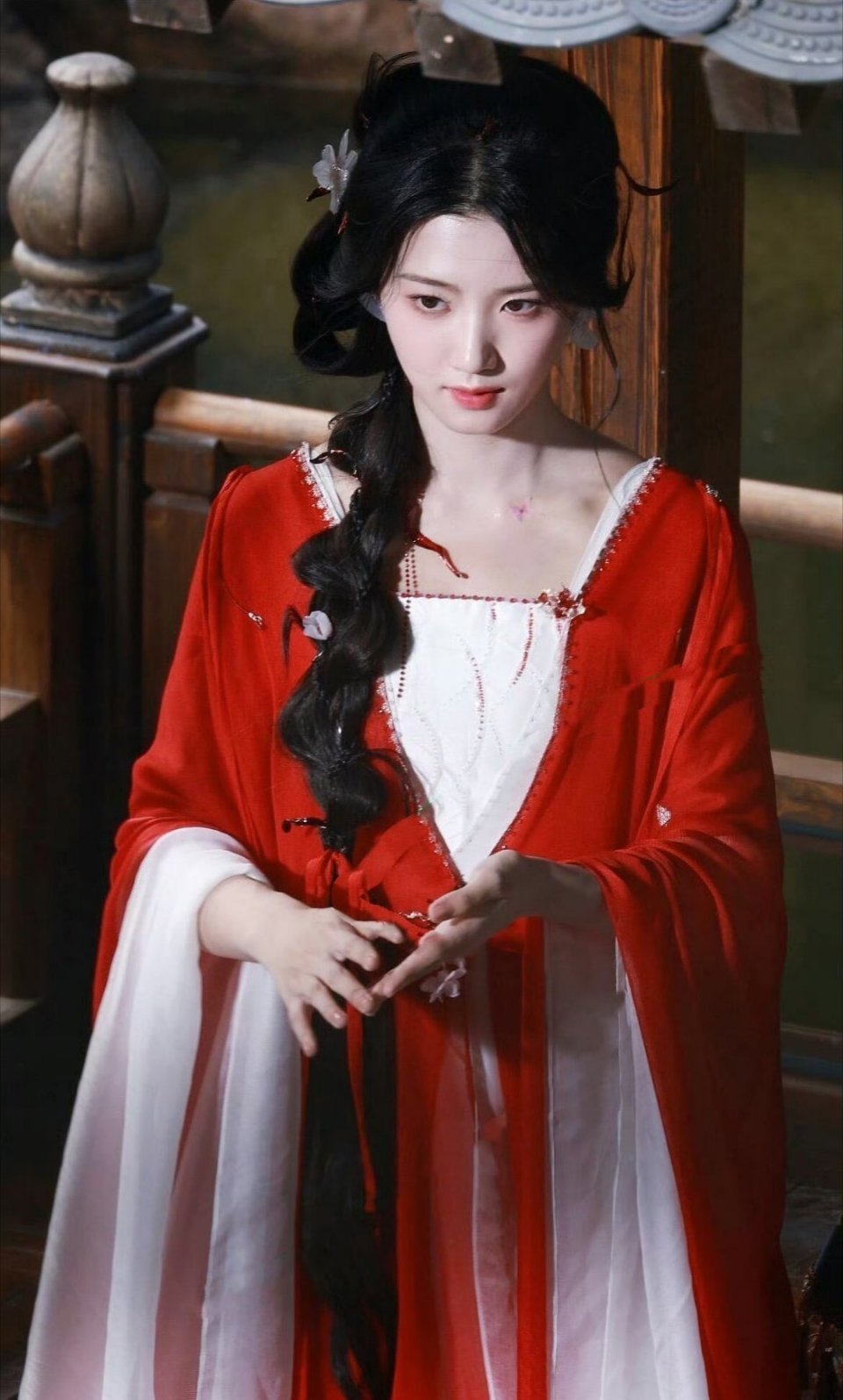 卢昱晓真的很适合装无辜啊！这表情梦回上官浅 ​​​