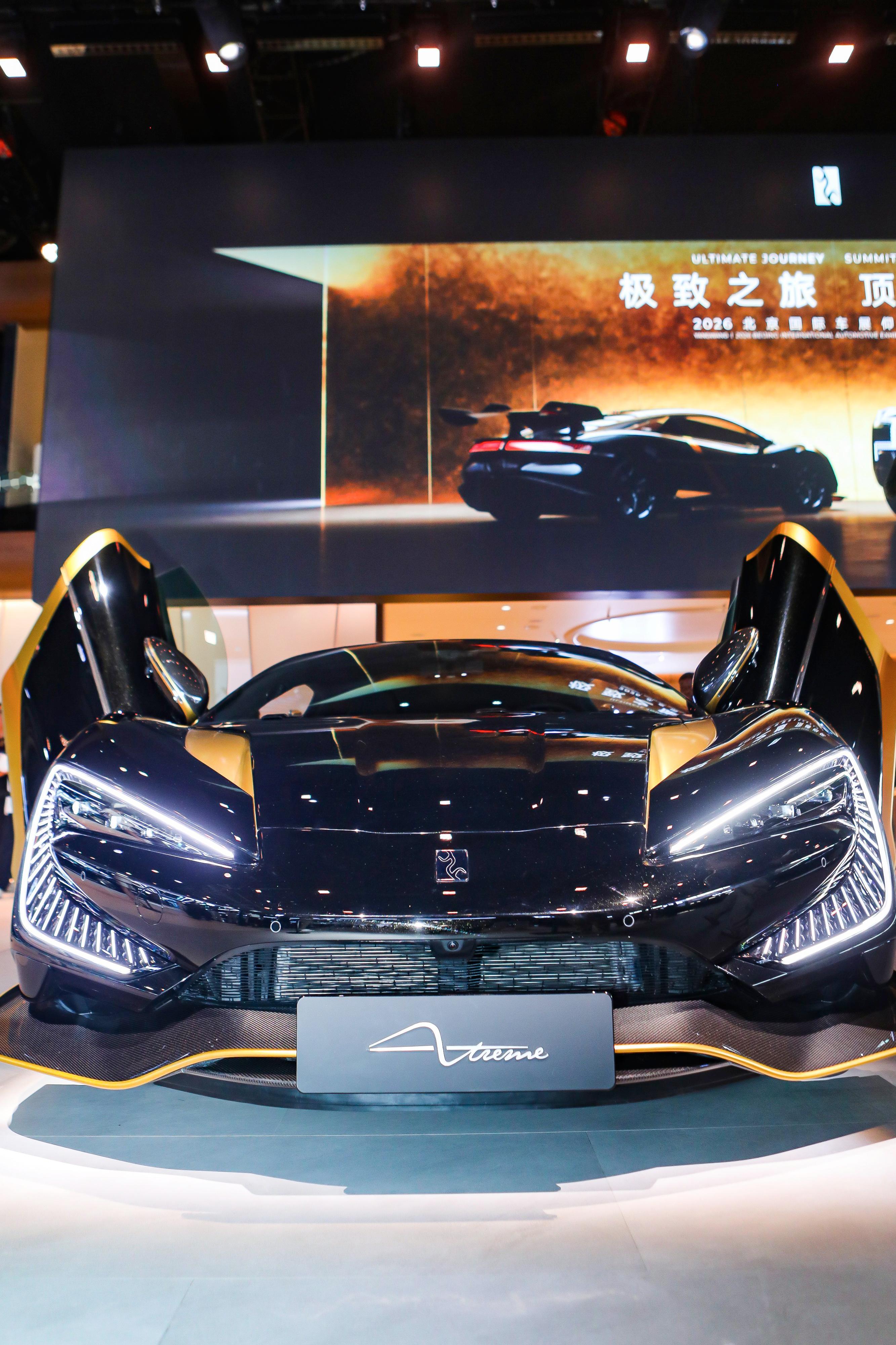 今天的北京车展，仰望U9X以轰动的姿态震撼亮相，车迷们的期待终于得到满足。200