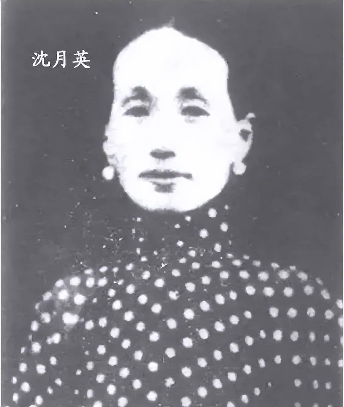 1930年的上海滩，表面上歌舞升平，实际上暗流涌动。那一年，号称“上海皇帝”的杜
