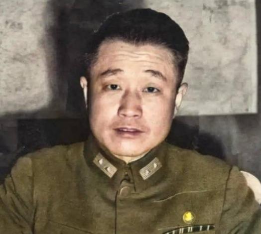 1949年1月11日，被俘的杜聿明被押到一处村庄，解放军给他端上了红烧牛肉，马肝