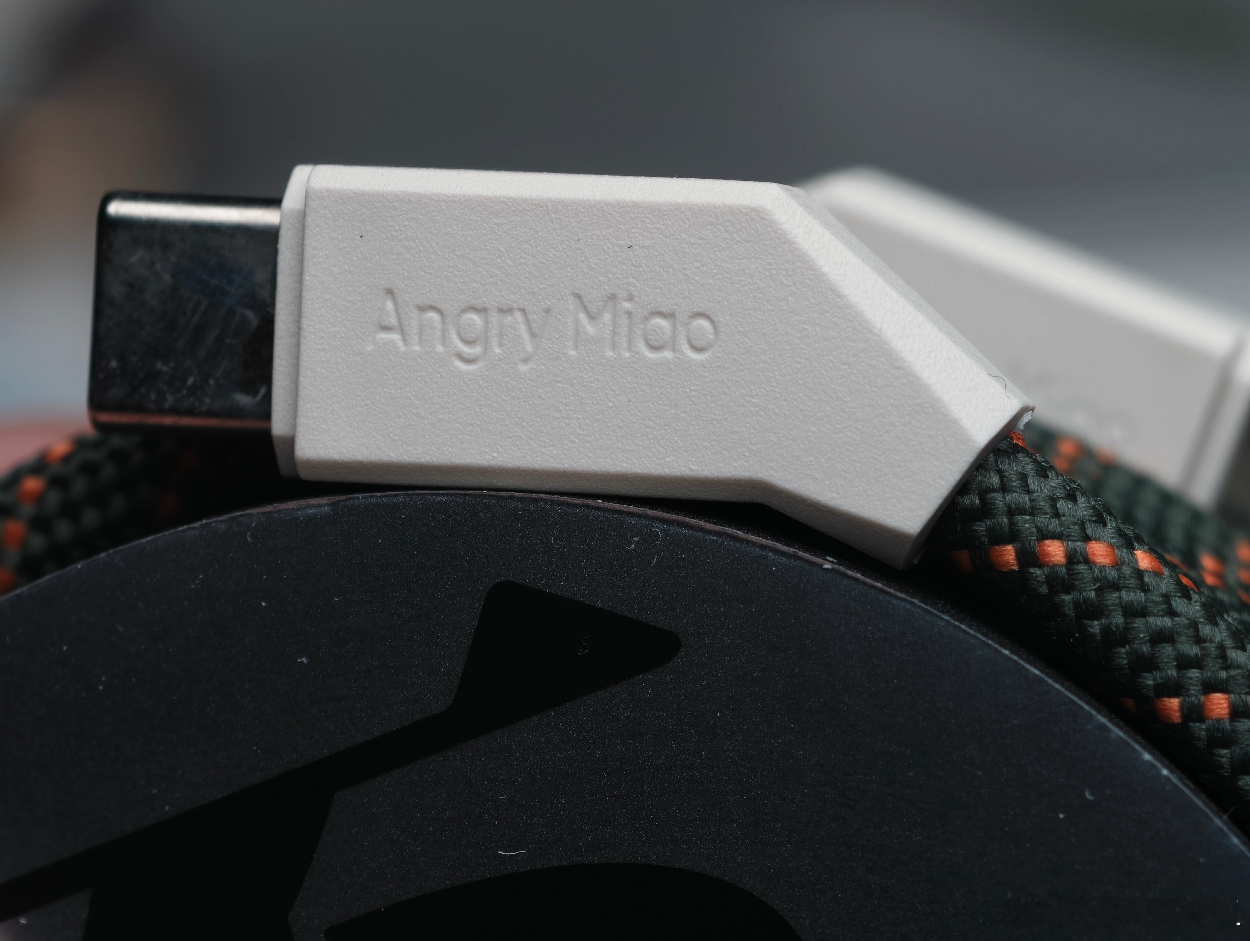 怒喵的歪歪线这个收纳性和这个质感以及这个歪口设计爱了爱了，实在是 