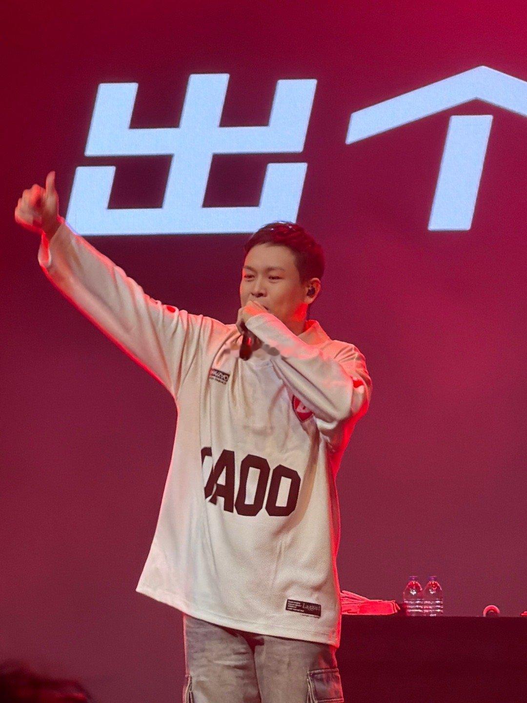 张子豪巡演OutsideIsLava 如果你喜欢他的音乐，上海站的现场是值得亲身