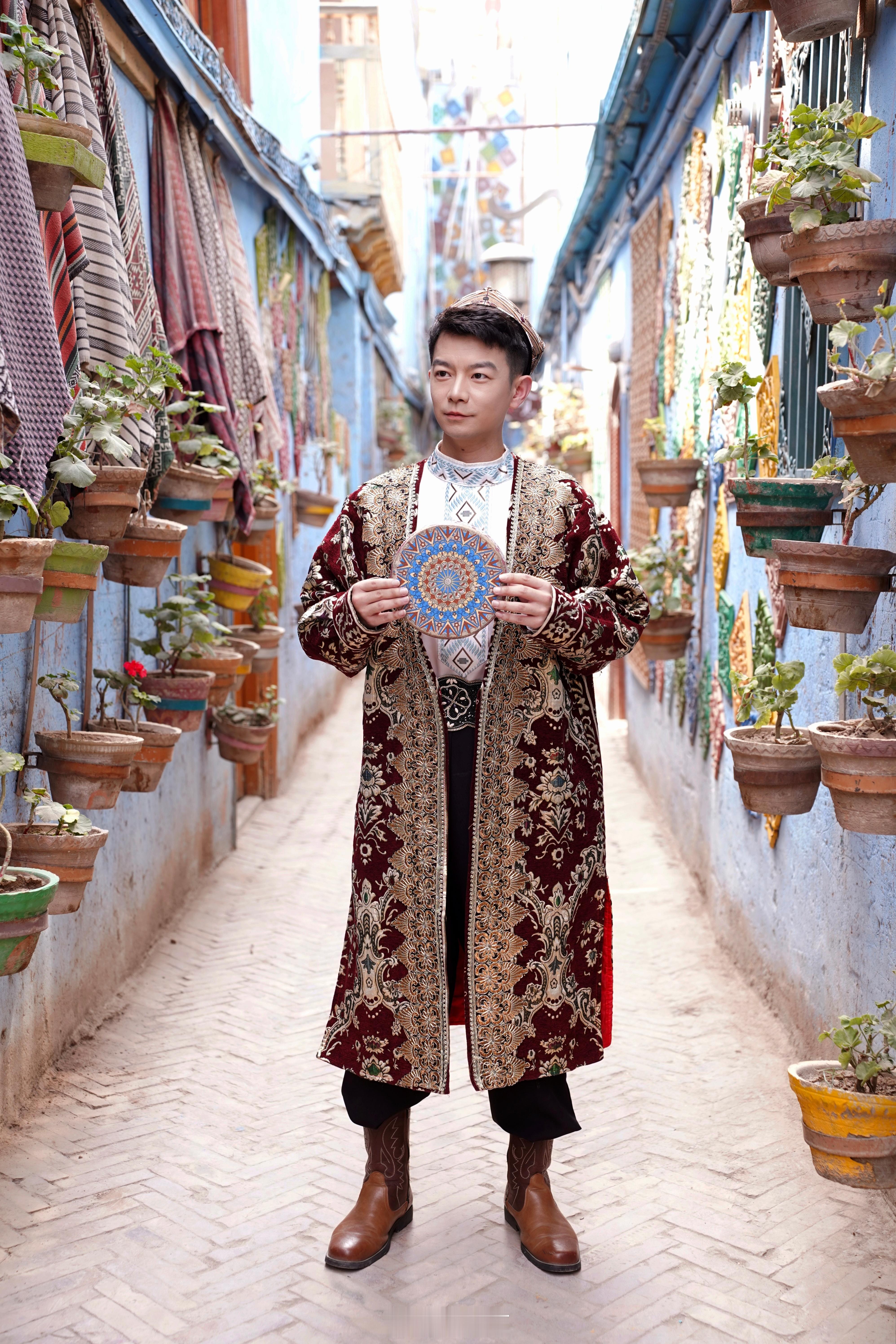 上周在喀什古城的旅拍写真来了！你们觉得哪张拍的最好？[笑而不语] ​​​