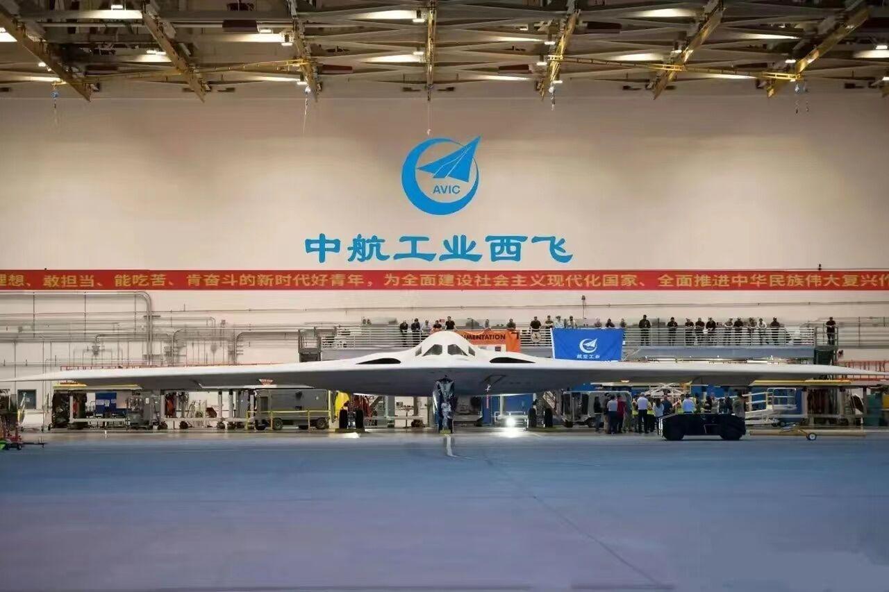 来辟下谣，这其实是美军的B-21新型隐身轰炸机