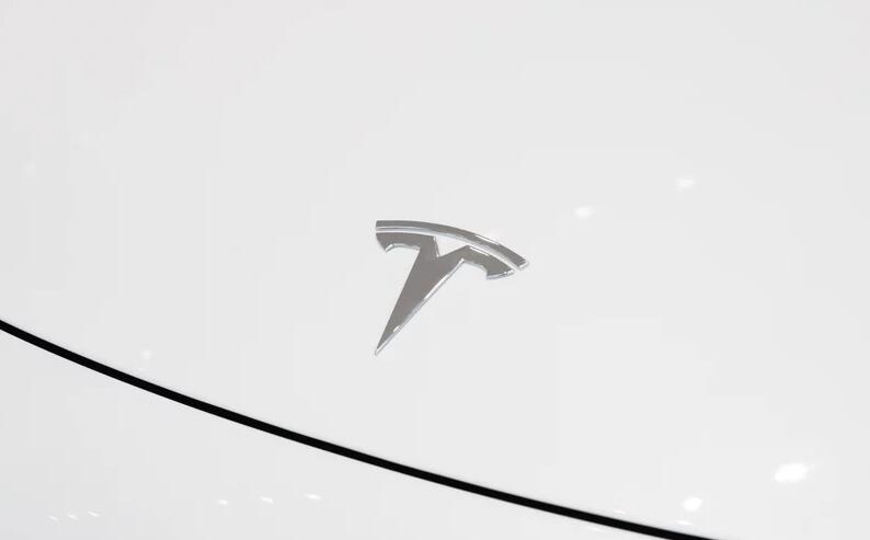 【特斯拉继续裁员】据海外媒体报道，特斯拉针对的是软件、服务、工程在内的几个部门，