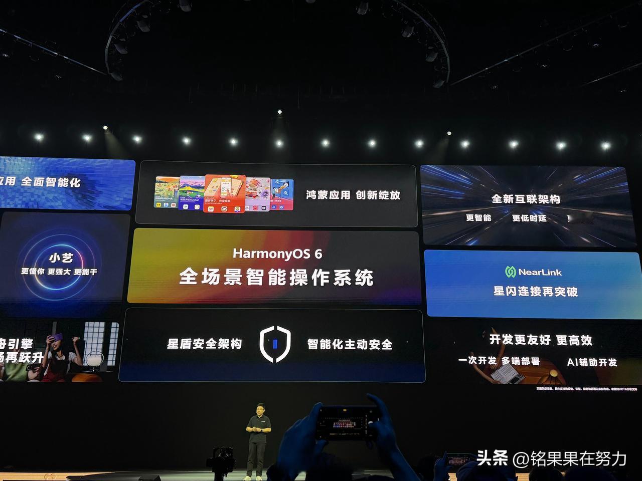 我自诩是个旅行达人，直到上周末，在爸妈家看到了他们的手机。

饭后闲聊，我妈兴奋