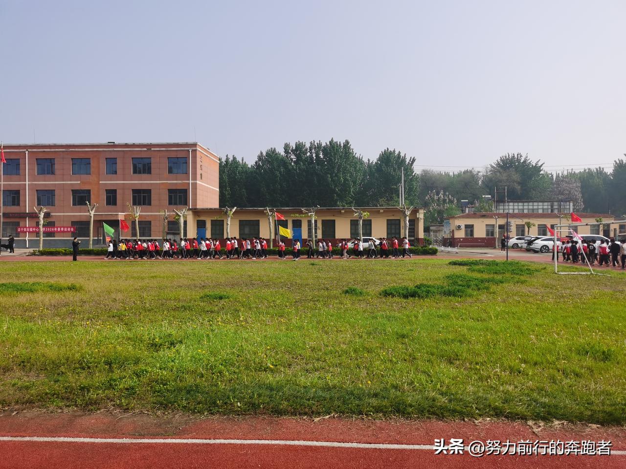 春季运动会开始啦！天气不错。