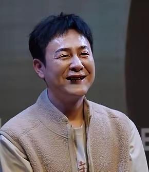 张颂文老师不愧是我喜欢的演员！ 韶关表彰会上，张颂文和梁健、李俊杰等人被公开表扬