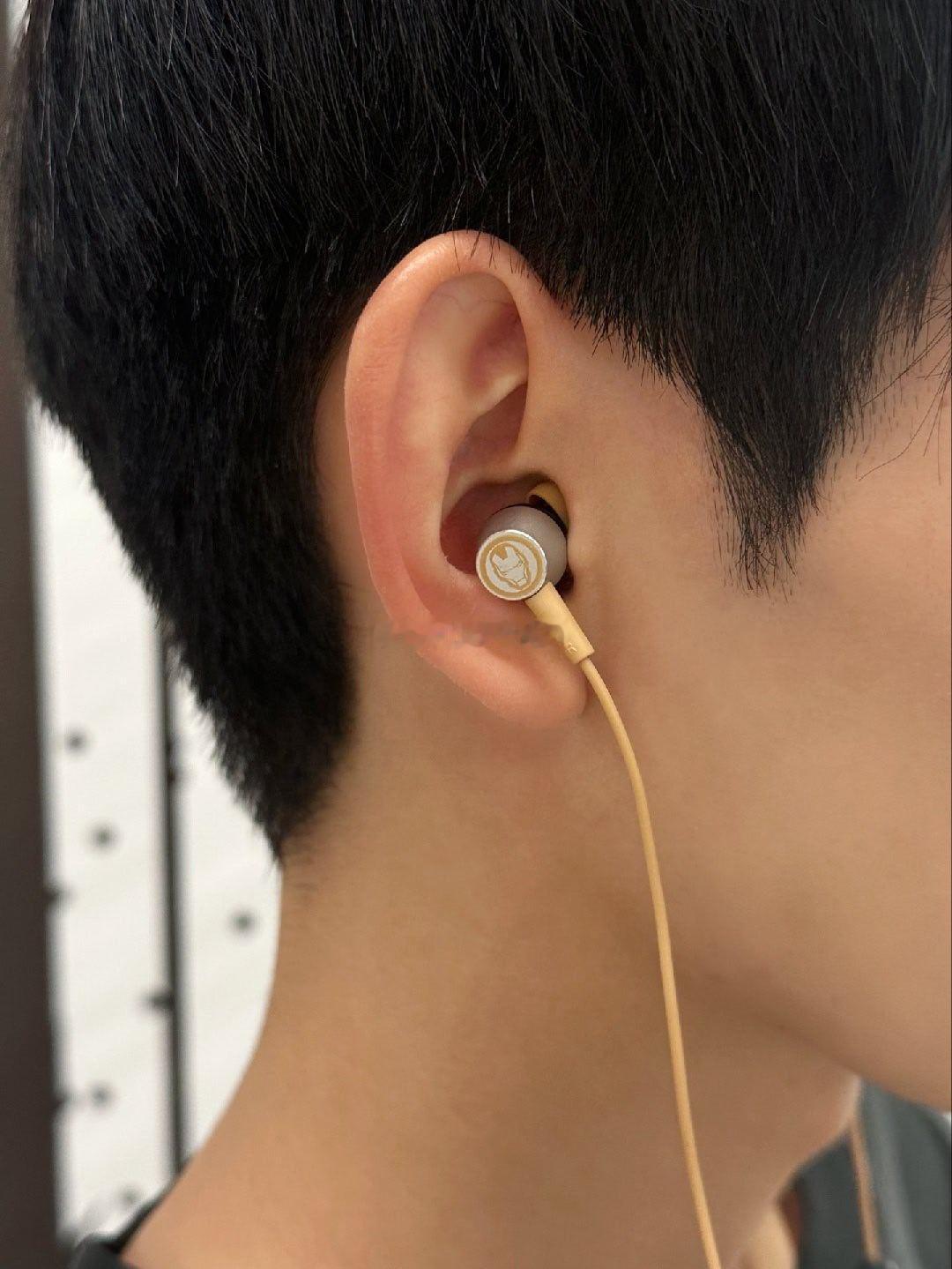 为什么现在这么流行耳夹式耳机 我还是喜欢有线耳机，虽然每次拿出来得解开半天，但是