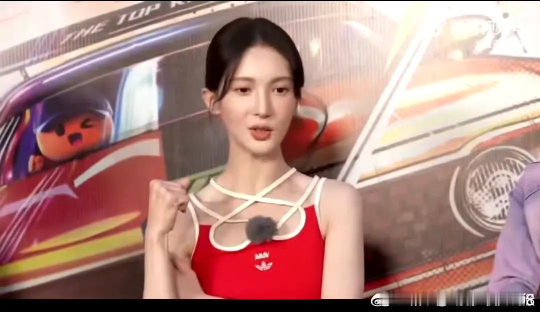 金晨说右臂粗了点？这哪是粗，是舞蹈生的肌肉勋章啊
 
金晨一句“最近右臂粗了点”