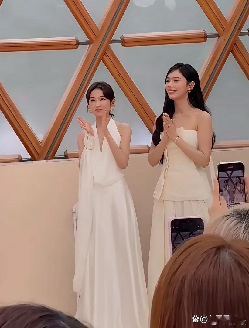张子枫瘦了太多，林允反而显得气色不错 ​​​