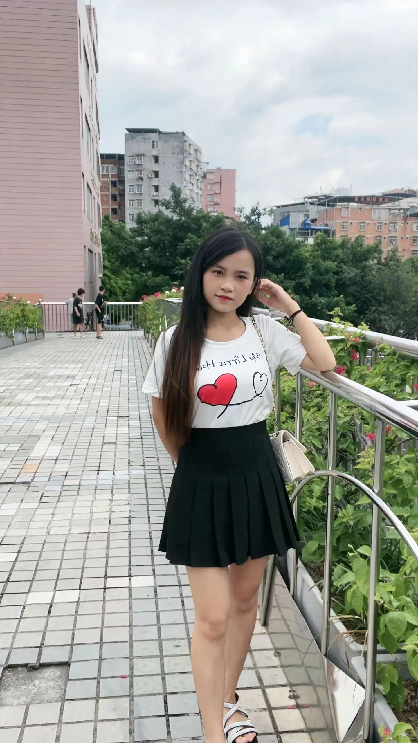 刚认识的时候多好啊，发不完的信息，聊不完的话题，就连晚安，都要打好几遍...