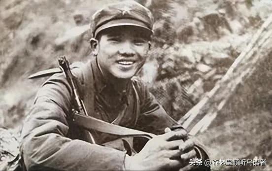 1979年对越自卫反击作战中，战士陈全钢奉命前往前沿阵地传送紧急信件。等他拼死赶