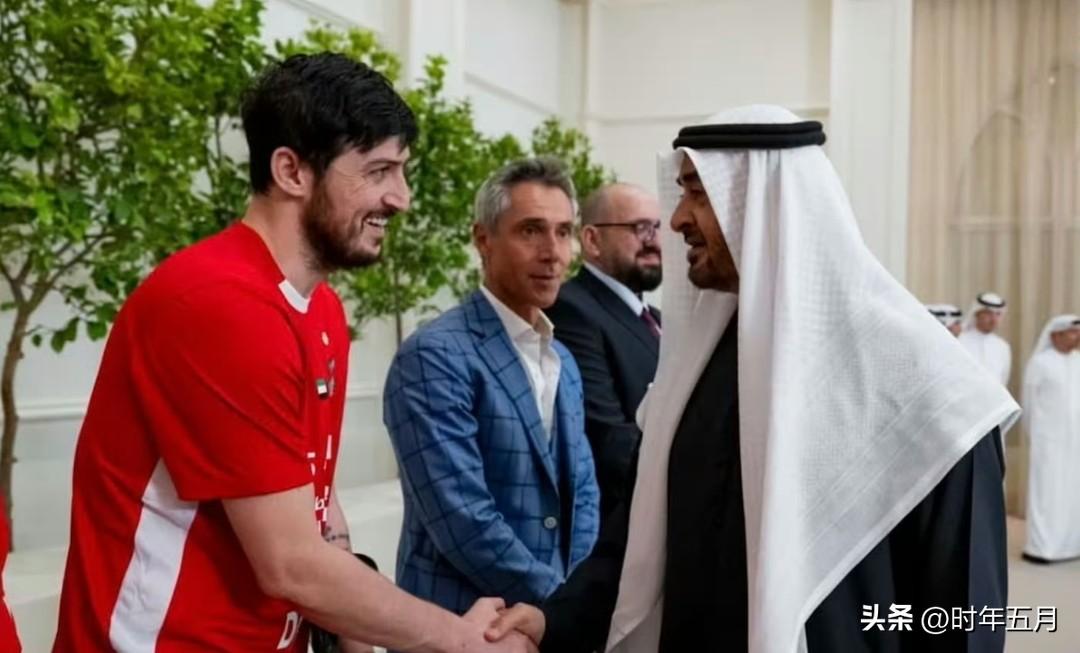 伊朗没收了被指控为“叛徒”的公众人物的资产，包括伊朗球星阿兹蒙。
伊朗司法部门查