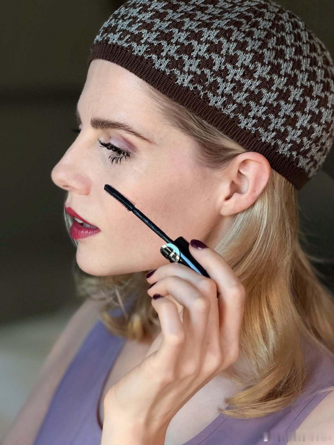Lucy Boynton露西宝通在米兰男装周出席观看Giorgio Armani