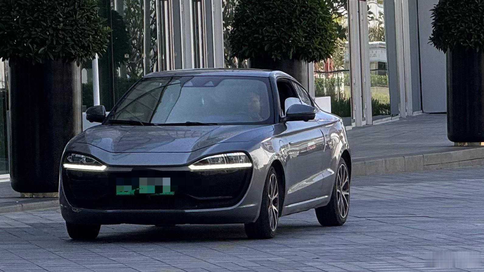 或许你不记得，零跑最早是做双门车起家的…现在转变成清一色顾家车款直至Lafa5回