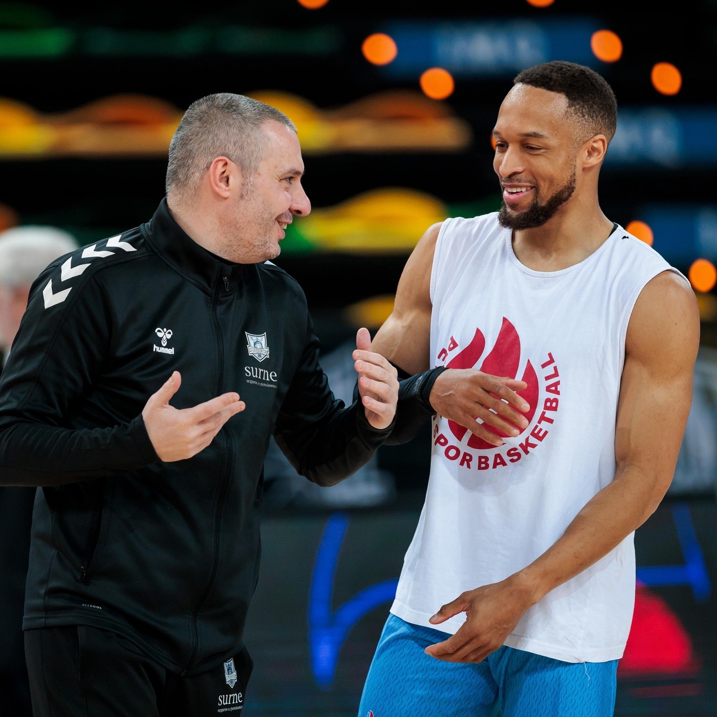 前辽篮外援杰隆布朗加盟西班牙球队毕尔巴鄂。布朗曾在18-19赛季开始效力三年，并