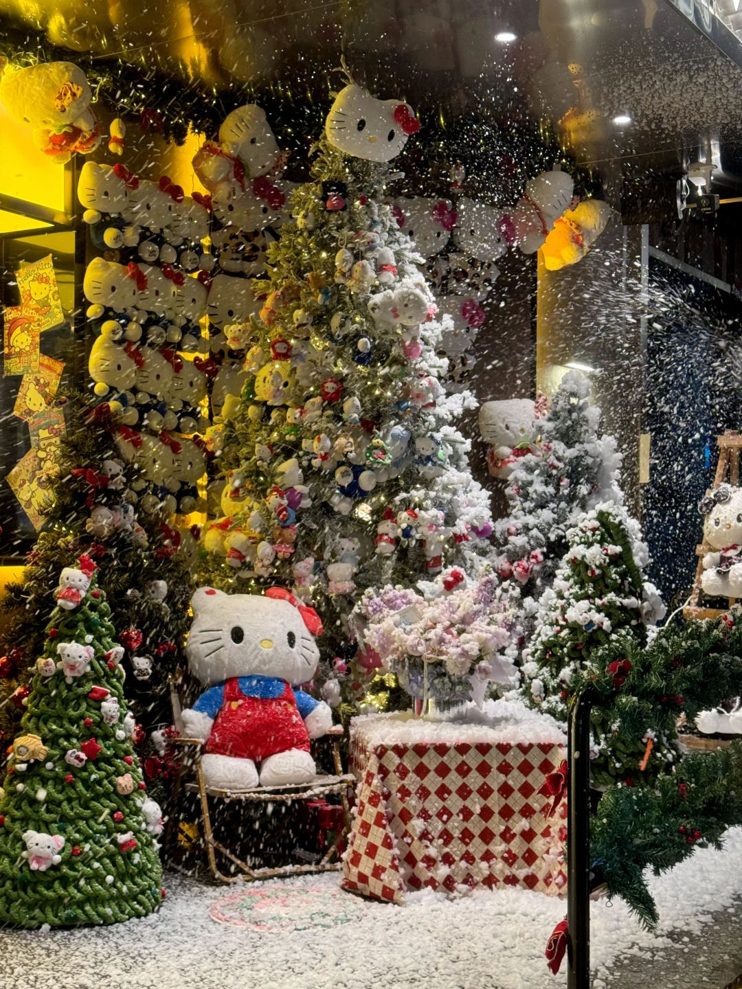 杭州首家！！！helloKitty圣诞树免费拍！