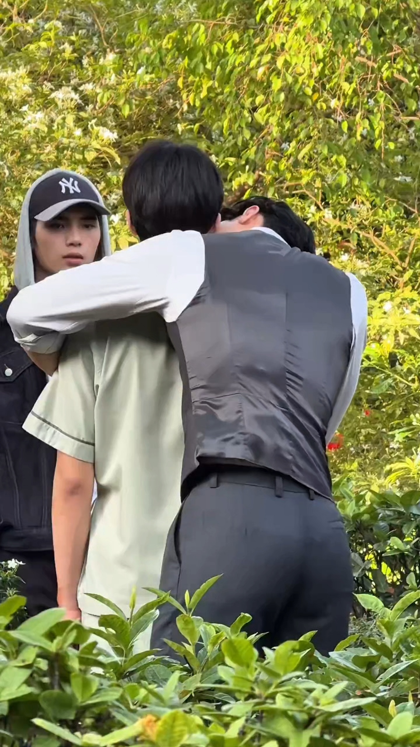 我尼玛这个背这个腰这个臀。。。。。韩漫攻身材走进现实 ​​​